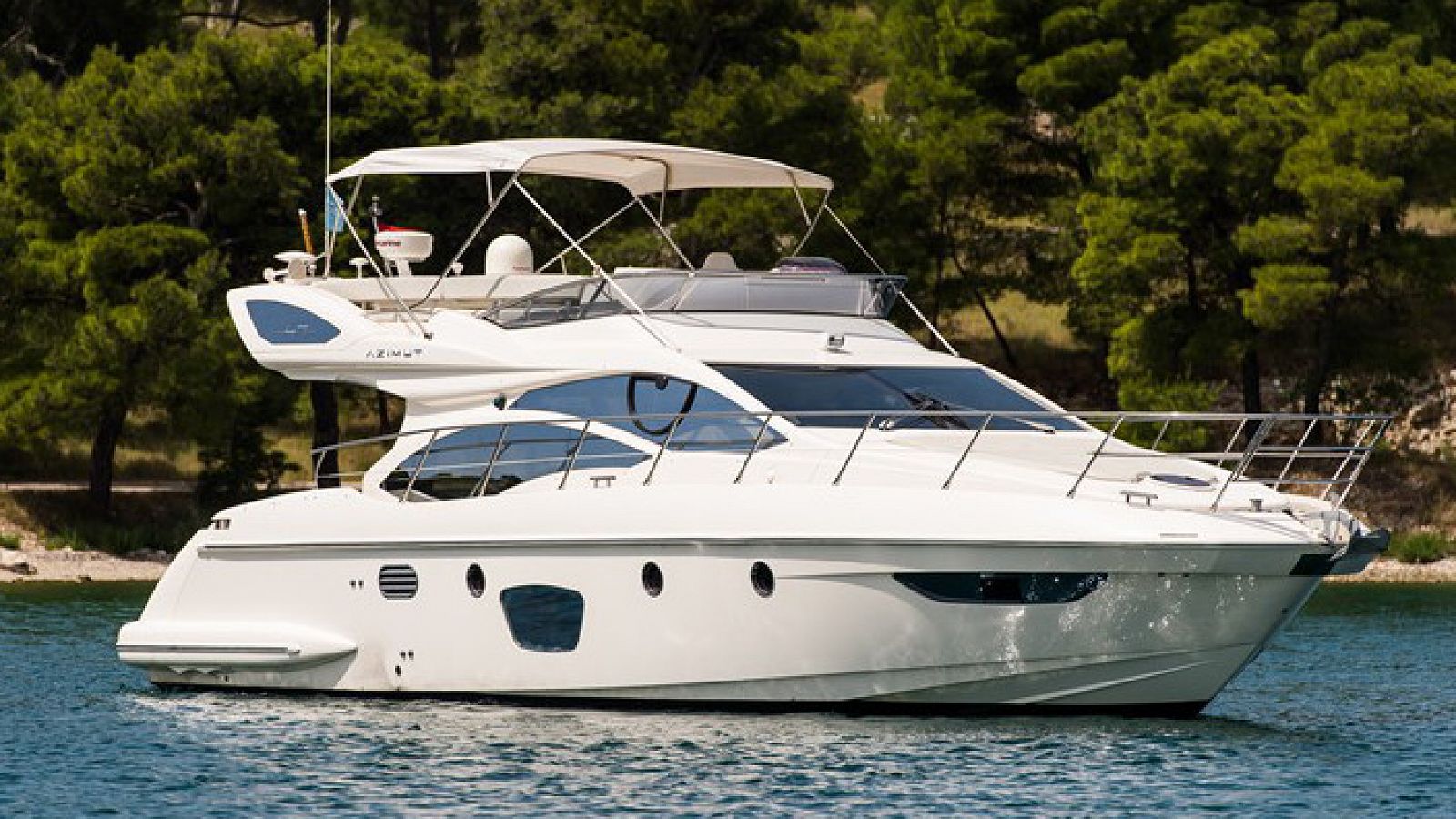 Azimut 47 Kecalu motor yacht available for charter in Croatia