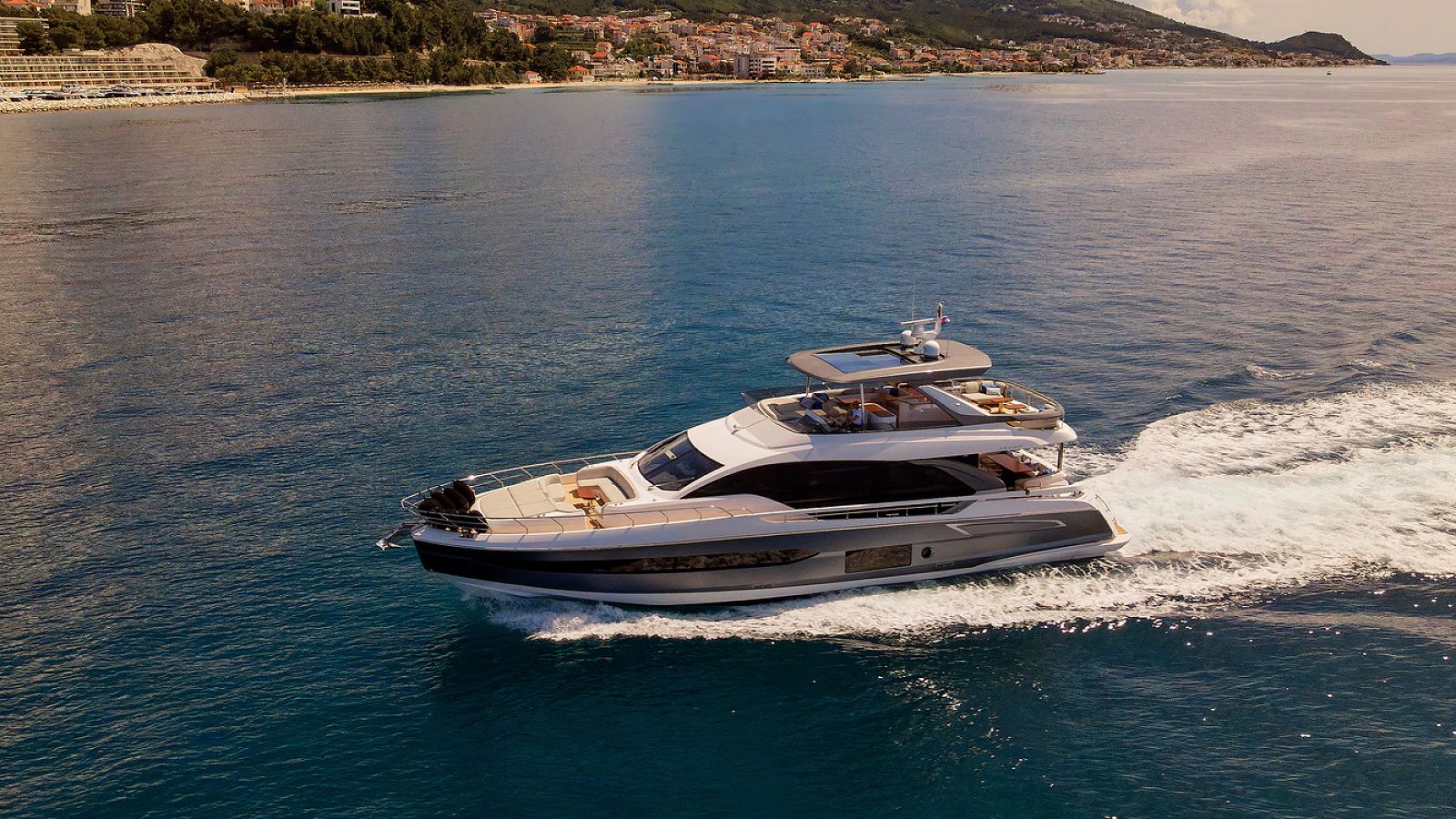 Azimut 78 Fly Viva motor yacht cruising the Croatian Adriatic coast