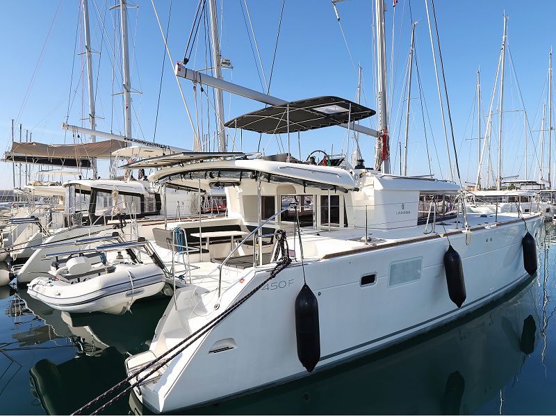 Lagoon 450 'Lilith' - Available for charter on Yachtaris